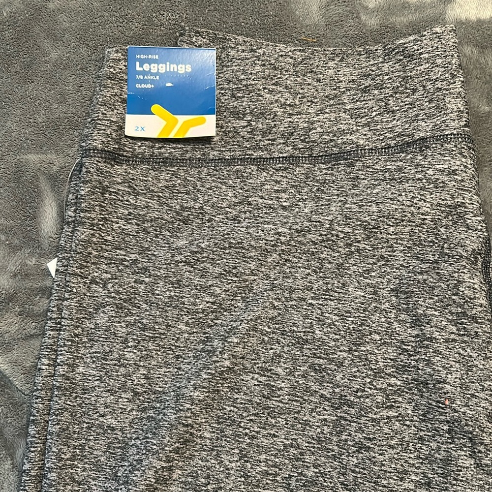 Brand New Old Navy Ankle Leggings 
Color Grey